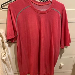 Men’s lululemon tee
